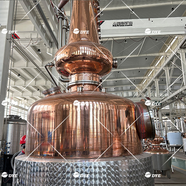 Multifunctional Distillation Equipment Long Column Distillery Copper Distillery Still